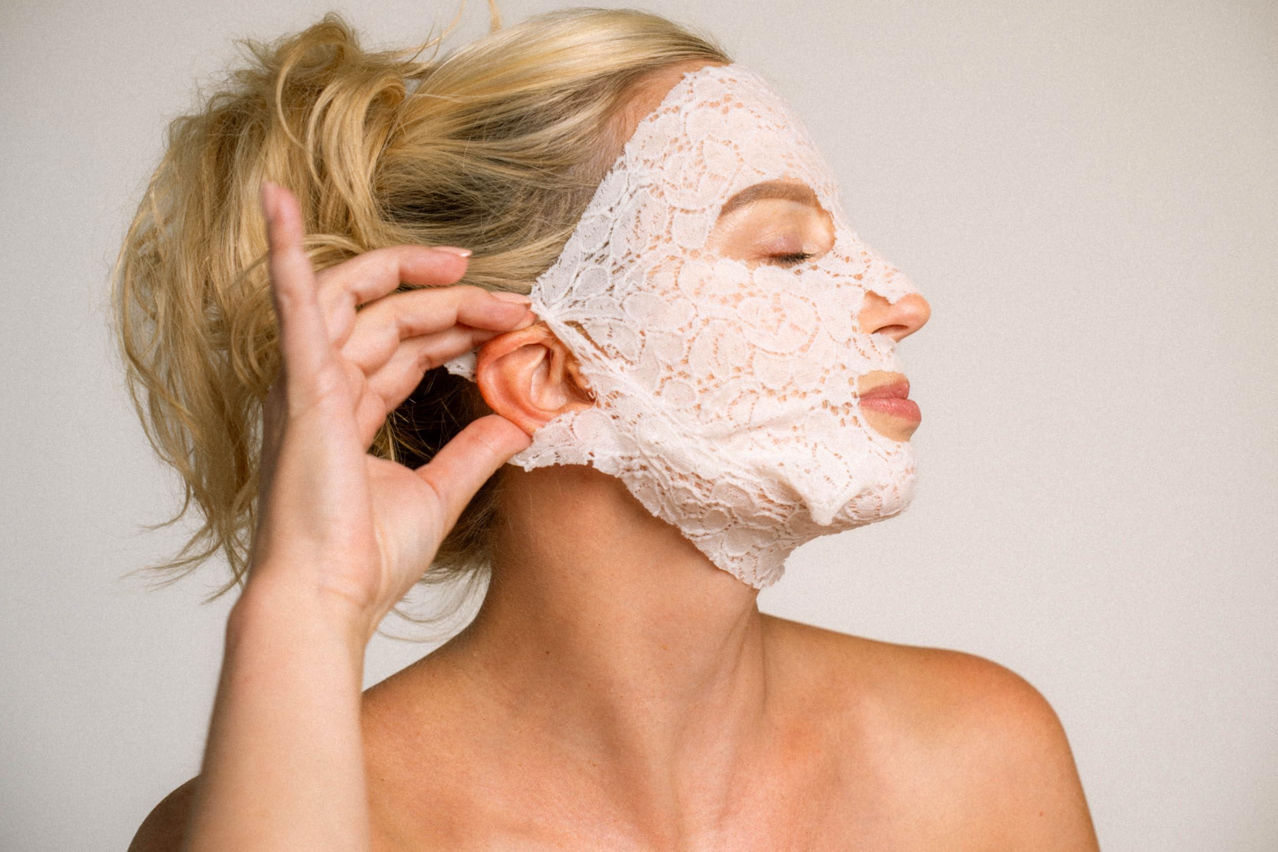 DERMOVIA LACE YOUR FACE Patented Compression Facial Mask, AS SEEN ON SHARK TANK, Reusable Biodegradable Cotton Anti Aging Skin Care, Brightening Bearberry, Single