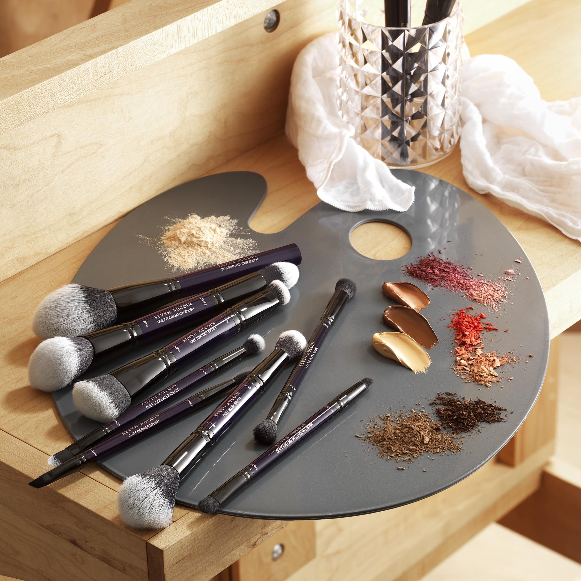 Kevyn Aucoin Kevyn Aucoin Duet Precision Shadow Brush: Dual-ended to fine tune your eye makeup & create effortless smoky eyes. Innovative small, round, dome-tipped SMUDGE and dense, flat-shape, tapered SMOKE ends.