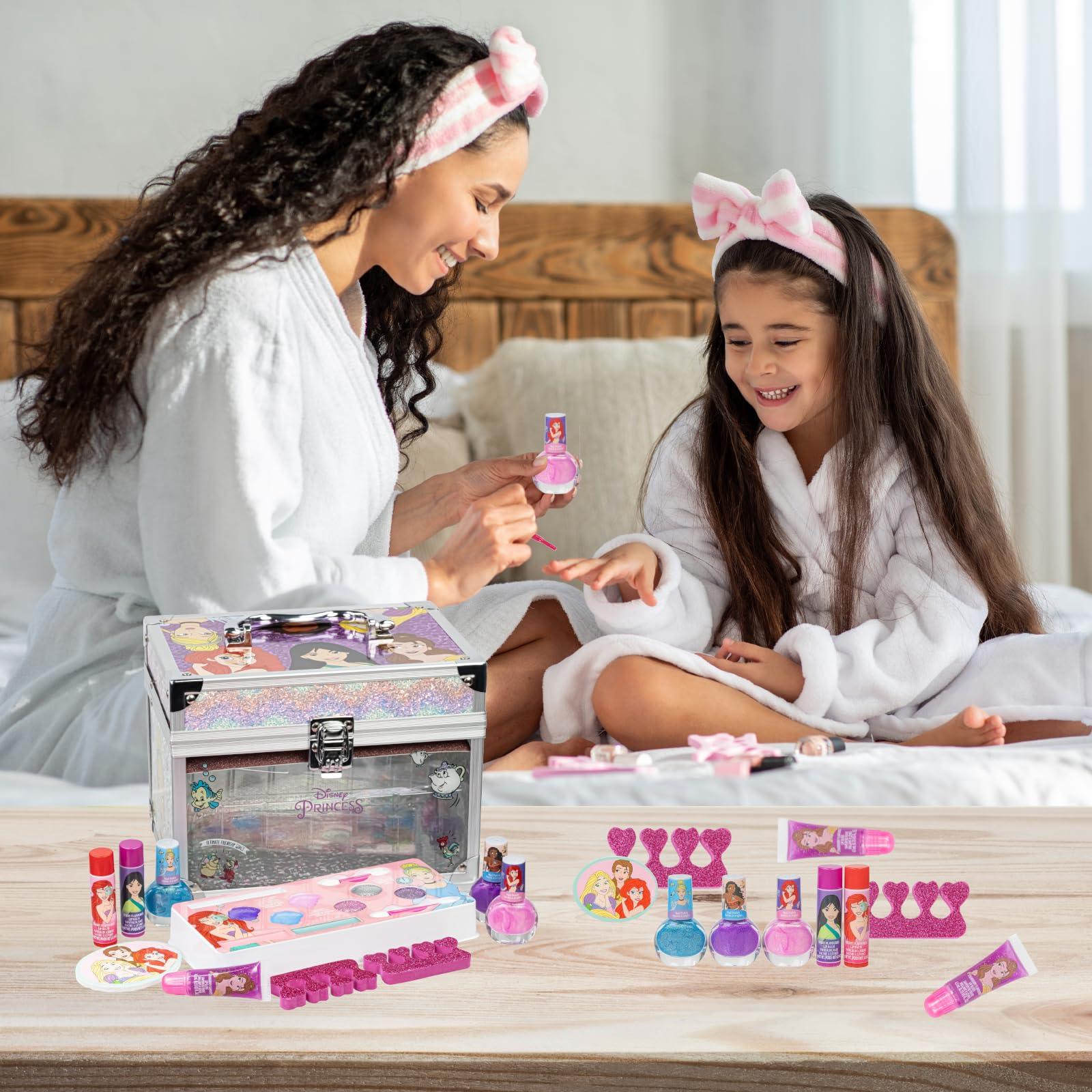 Townley Girl Disney Princess Train Case Beauty Set, Kids Makeup Kit for Girls, Real Washable Makeup Set, Play Makeup, Party Favor, Birthday, Ages 3 4 5 6 7 8 9 10 11 12 by Townley Girl