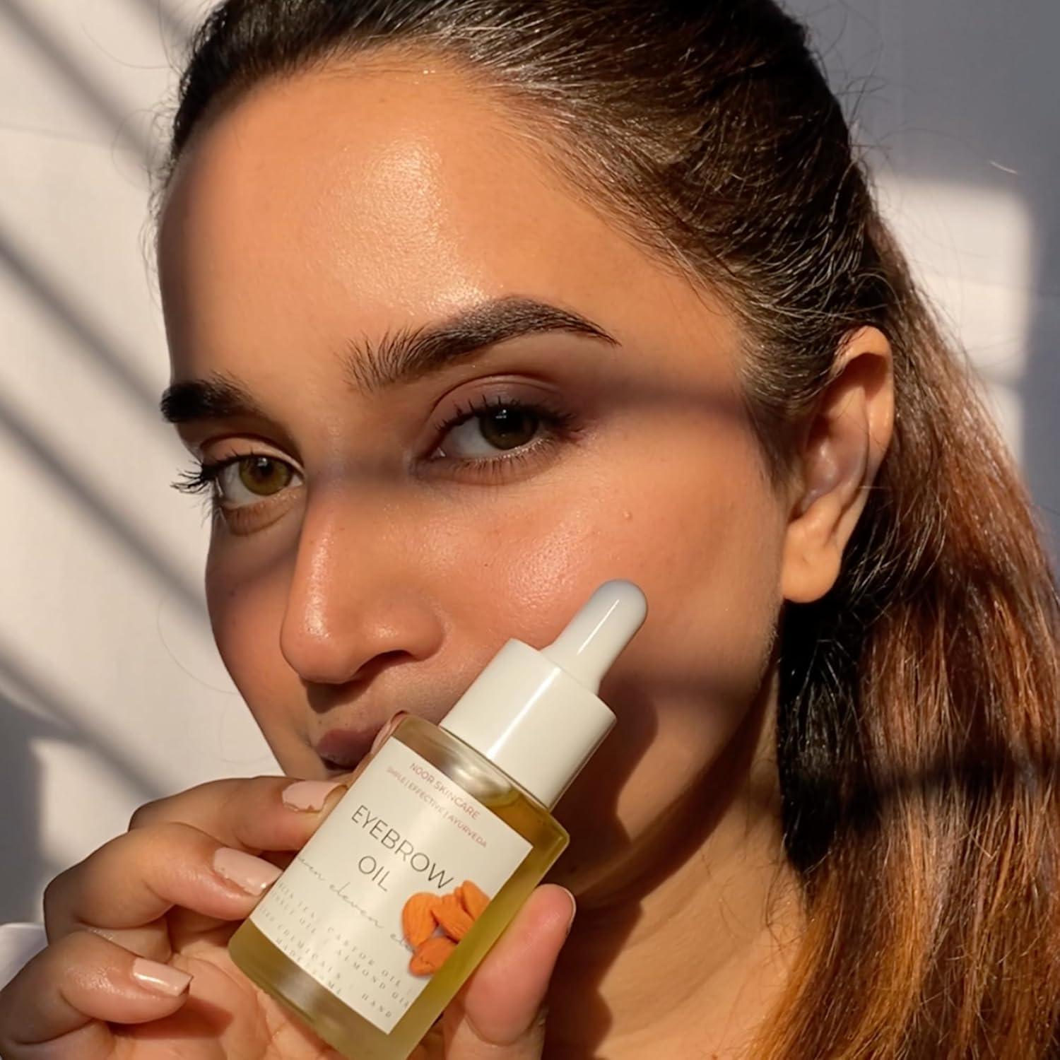 Generic Eyebrow & Eyelash Growth Serum/Oil - Organic, Brow & Lash Boosting Enhancer for Thick Eyebrows and Eyelashes - has Castor oil for Volume & comes with Applicators (30 ml)