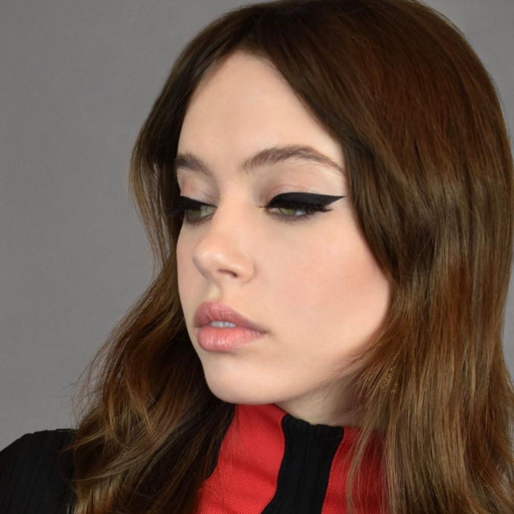 Le Metier De Beaute MTIER Precision Liquid Eyeliner for Effortless Definition (Noir)