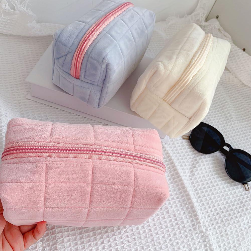 EUBUY Plush Makeup Bag, Fuzzy Makeup Bag, Short Plush Cosmetic Bag Fluffy Quilted Makeup Pouch for Girls, Travel Toiletry Bag Travel Make Up Toiletry Bag