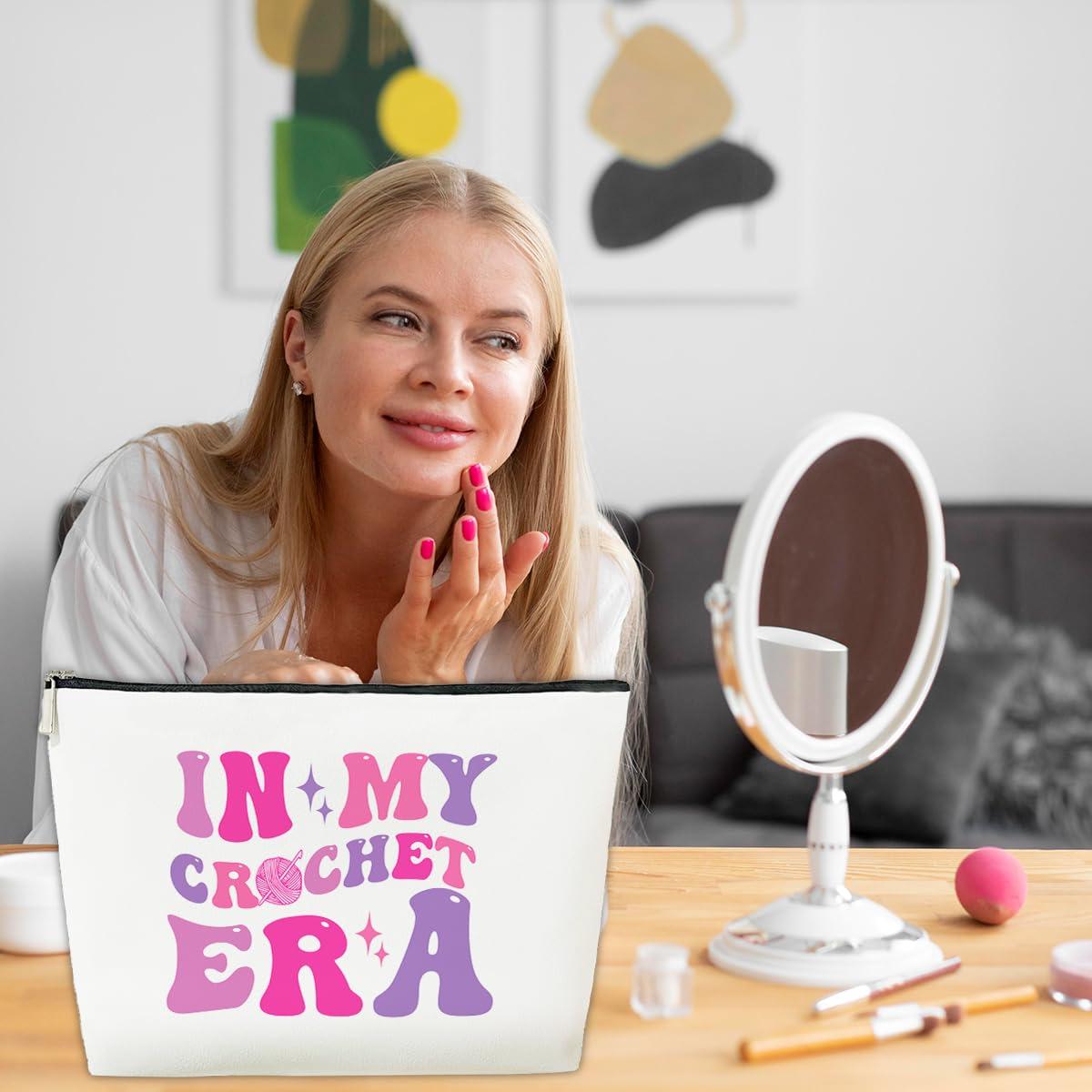 JioJio Chan JioJio Chan Crochet Gifts Makeup Bag, Crochet Gifts for Crochet Lovers Crocheters Knitters, Crochet Knitting Gifts for Women,In My Crocher Era Crochet Makeup Cosmetic Bag for Purse
