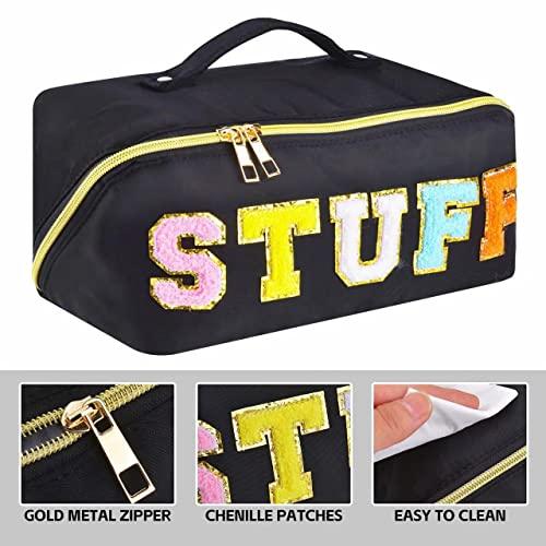 MZLUWM MZLUWM Stoney Clover Dupes Preppy Makeup Bag, Wide Open Cosmetic Bag, Portable Nylon Waterproof Travel Toiletry Bag for Women, Preppy Stuff Makeup Pouch for Girls with Chenille Letter and Handle