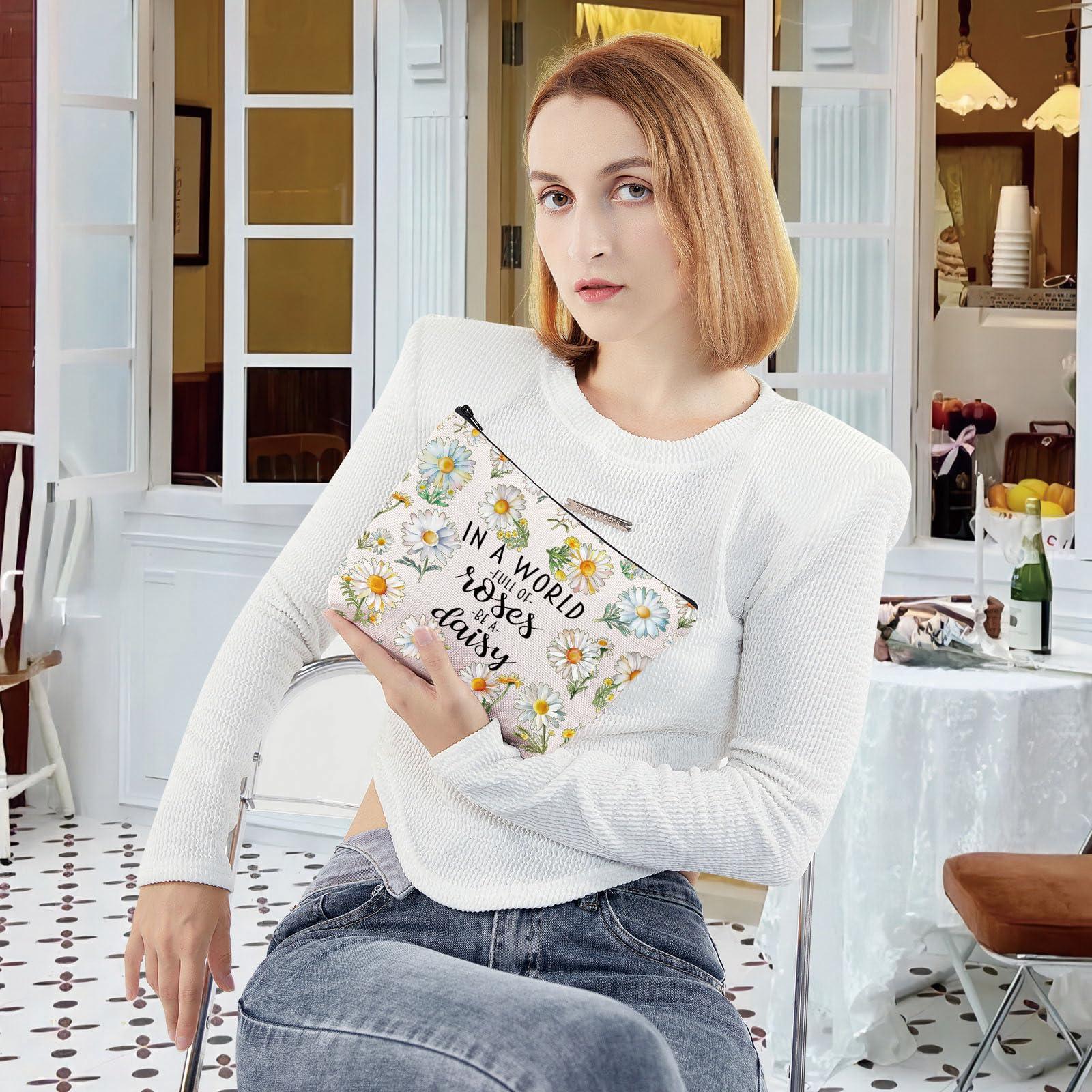 LEVLO LEVLO Daisy Flower Cosmetic Bag Daisy Lover Gift In A World Full Of Roses Be A Daisy Makeup Zipper Pouch Bag (Daisy)