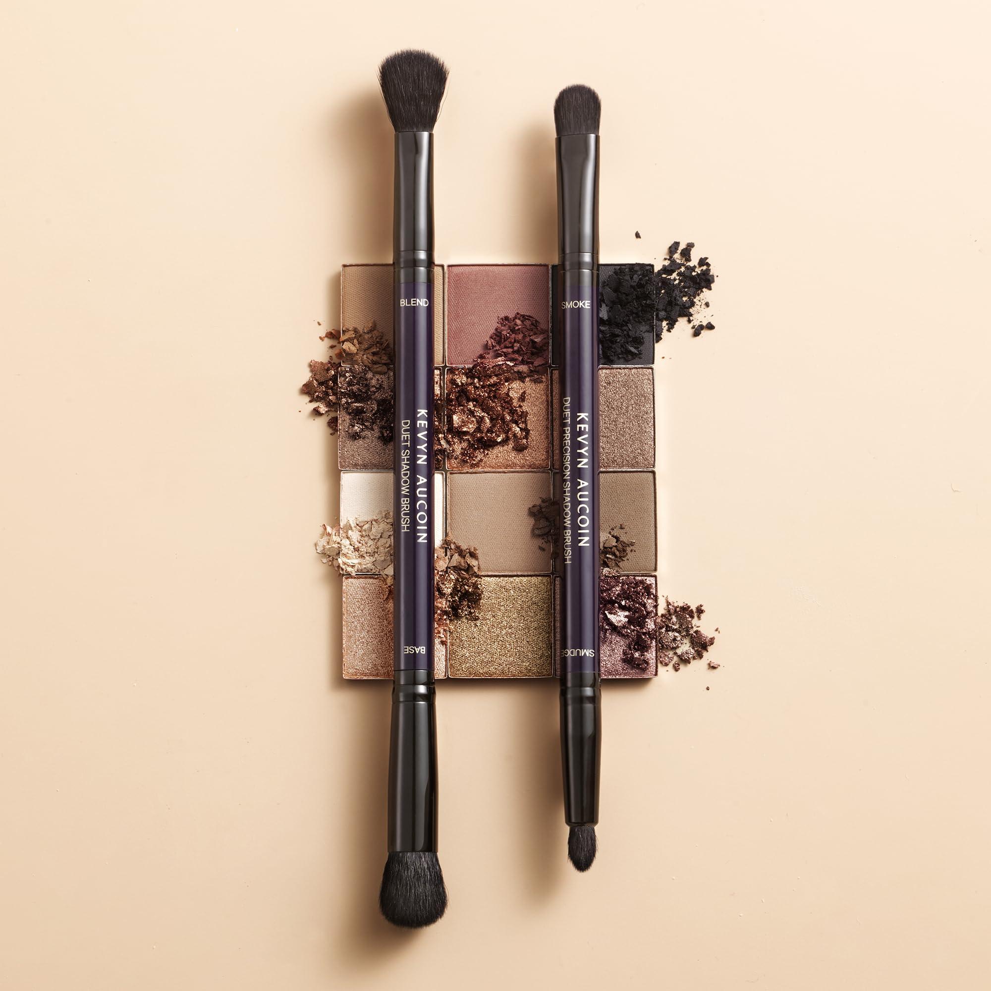 Kevyn Aucoin Kevyn Aucoin Duet Precision Shadow Brush: Dual-ended to fine tune your eye makeup & create effortless smoky eyes. Innovative small, round, dome-tipped SMUDGE and dense, flat-shape, tapered SMOKE ends.