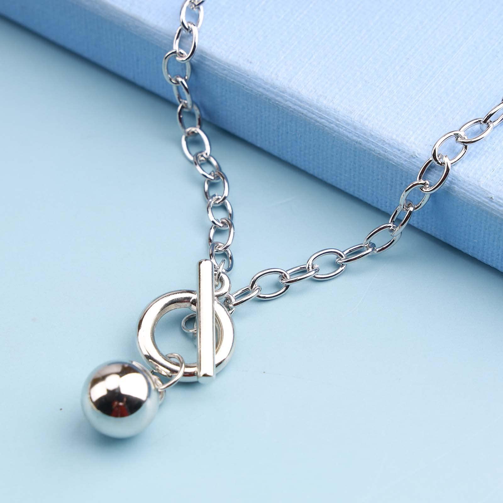 LONGXIN LONGXIN Volleyball Gifts Initial A-Z Personalized Makeup Bag Monogrammed Cosmetic Bags Toiletry Pouch Volleyball Lovers Gifts for Teen Girls Women Friends Coach Players Volleyball Team Gifts (M)