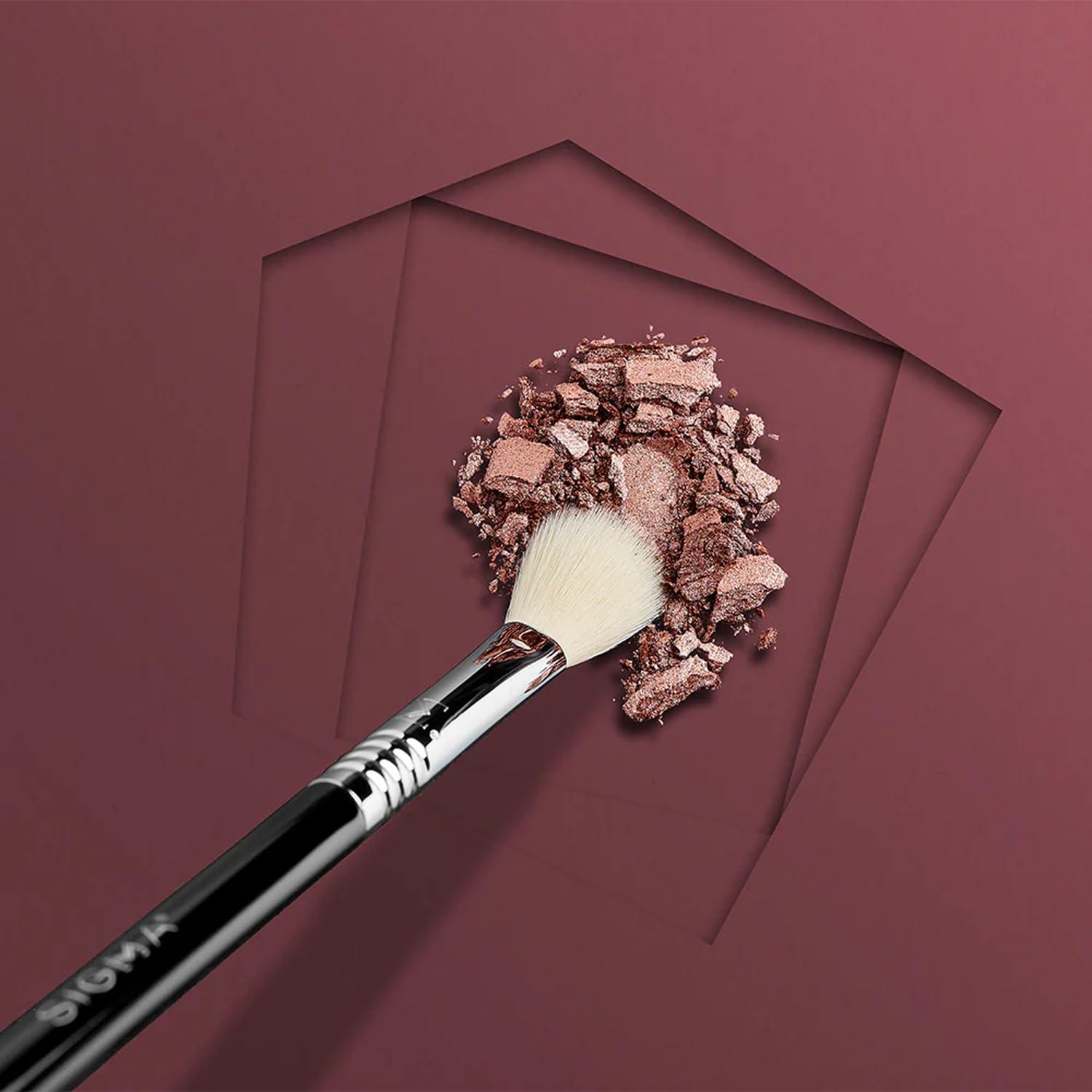 Sigma Beauty Sigma Beauty Professional E25 Max Eyeshadow Blending Brush Professional Eyeshadow Brush for Seamless Eyeshadow Blending, Softens Dramatic Edges & Harsh Lines for a Well Blended Effect (1 Brush)