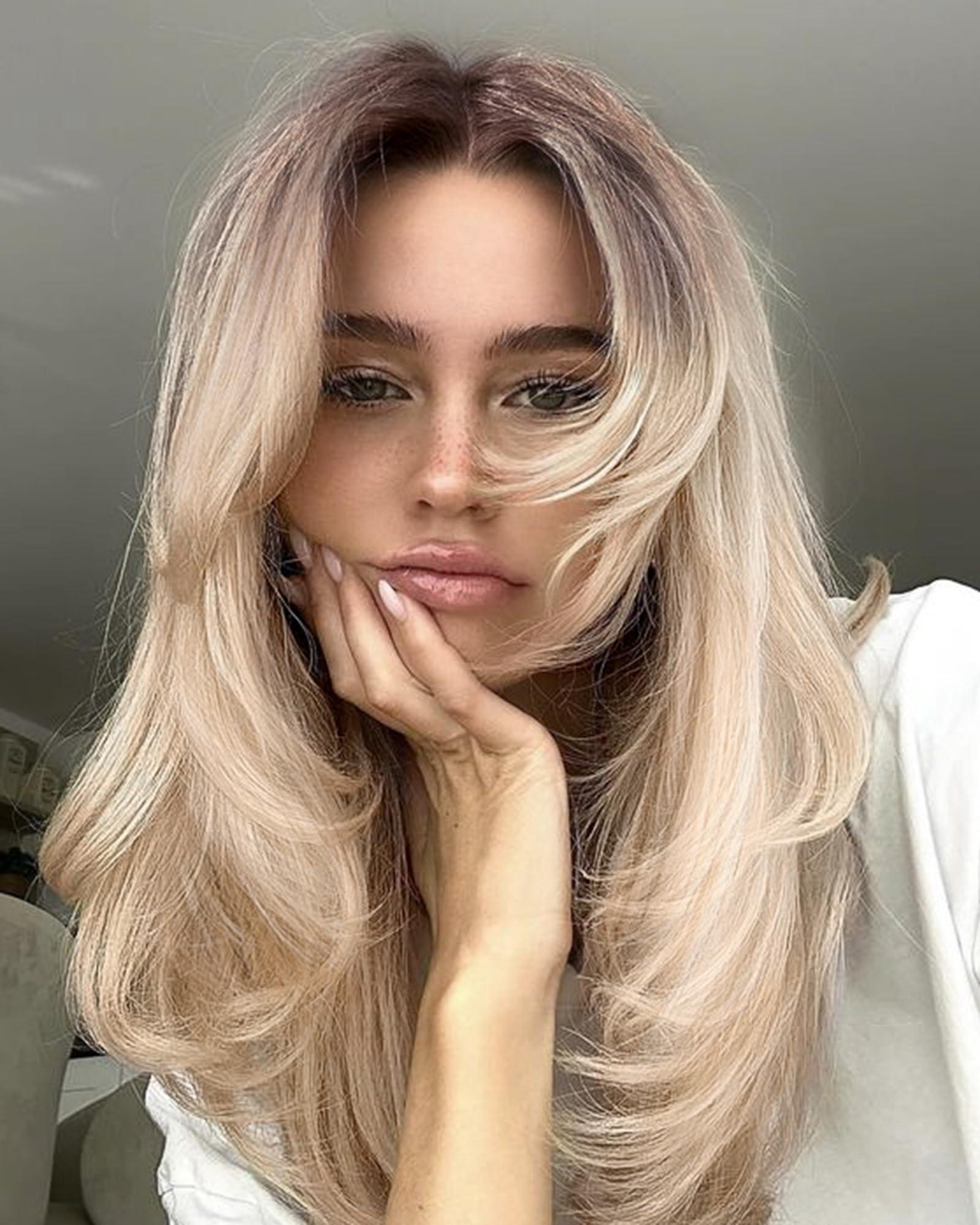 vedar vedar Honey Blonde Wigs with Bangs, Ombre Brown to Blonde Synthetic Hair Wig, Middle Part Shoulder Length Part Natural Straight Wigs for Women, VEDAR-163