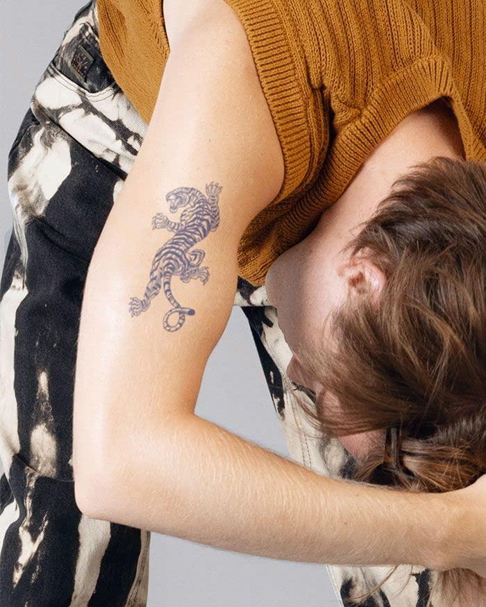 inkbox Inkbox Temporary Tattoos, Semi-Permanent Tattoo, One Premium Easy Long Lasting, Water-Resistant Temp Tattoo with For Now Ink - Lasts 1-2 Weeks, Crawl, 5 x 2 in