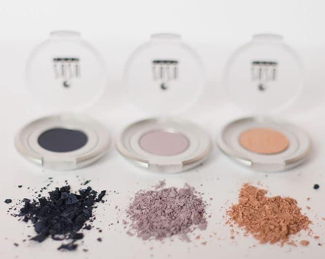 Zuzu Luxe Zuzu Luxe Mineral Eyeshadow (Eternity - Beige/Cool Shimmer), Richly pigmented, velvety smooth formula. Natural, Paraben Free, Vegan, Gluten-free, Cruelty-free, Non GMO, 0.07 oz