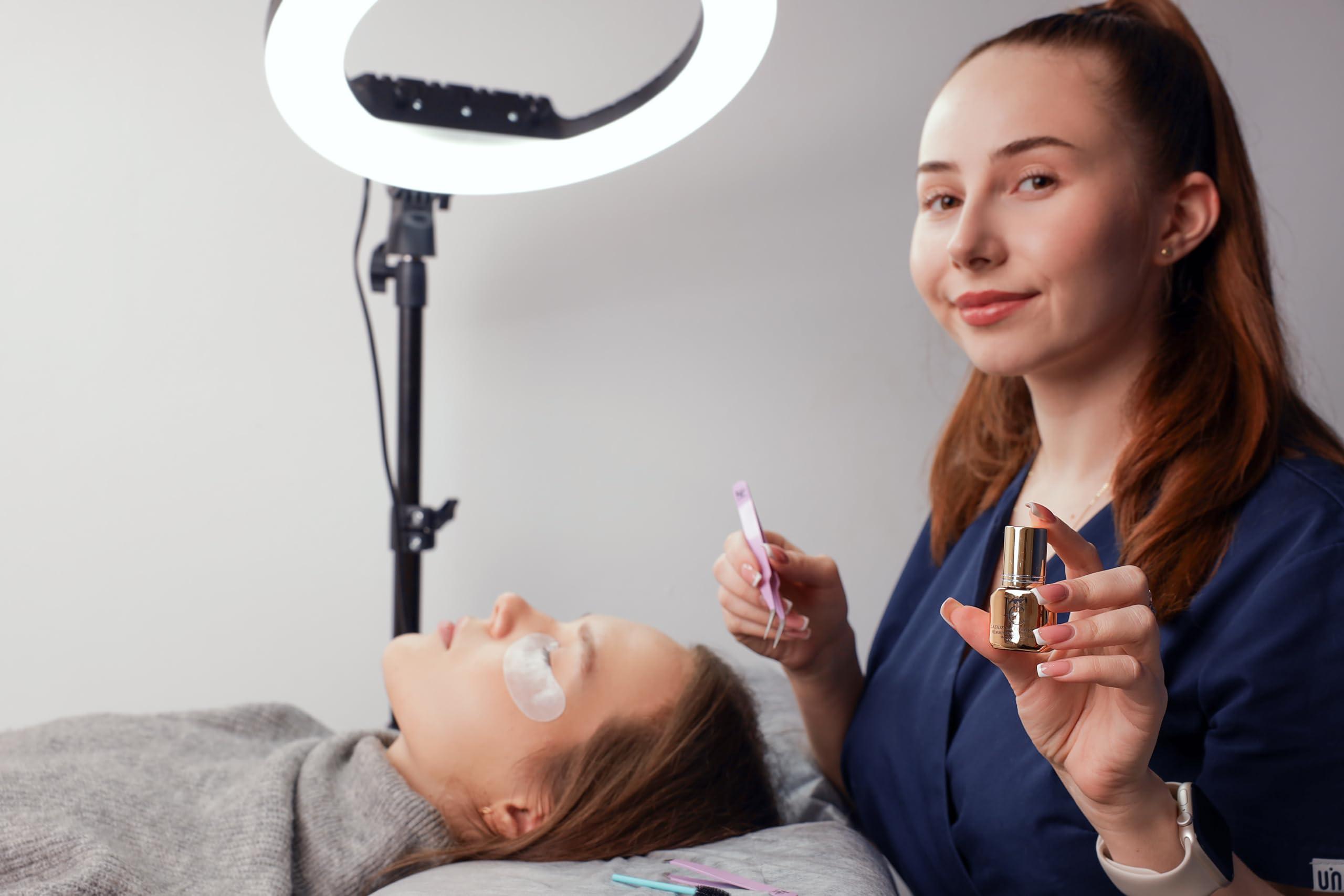 KC Republic Eyebrow Extensions Premium Kit with 1 x Trays of Mink Eyebrows in Dark Brown Comes on Mixed Length Trays 5-8 Mm Mix, Eyebrow Premium Glue Clear & Dual Pack (Straight & Curved Tip) Extension Tweezers