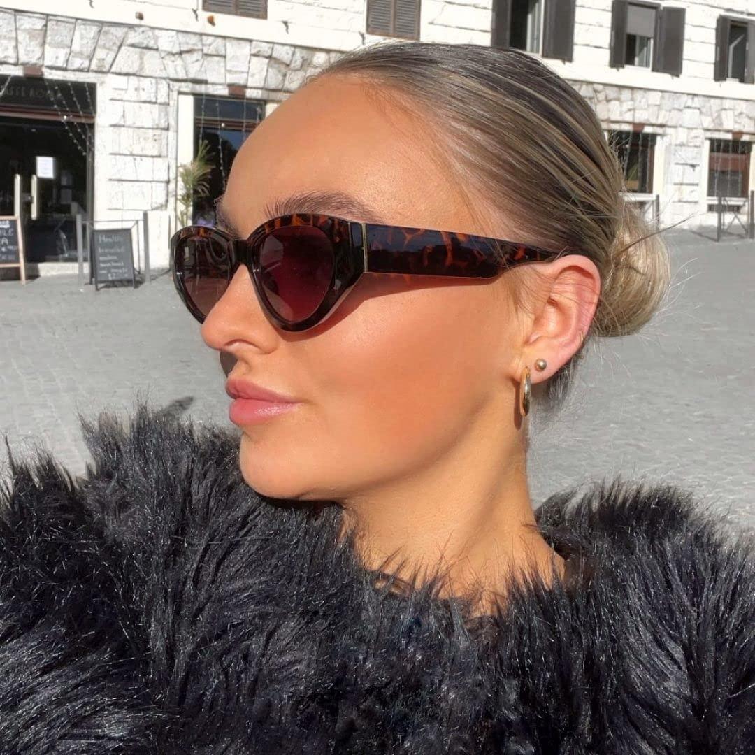 Skinny Tan Skinny Tan Water Coconut Face Tanning Serum Drops - Enrich with Vitamin E and Aloe Vera - Helps Even Skin Tone - Enhance Your Complexion - Leaves Long-Lasting, Tropical Sun-Kissed Radiance - 1 oz