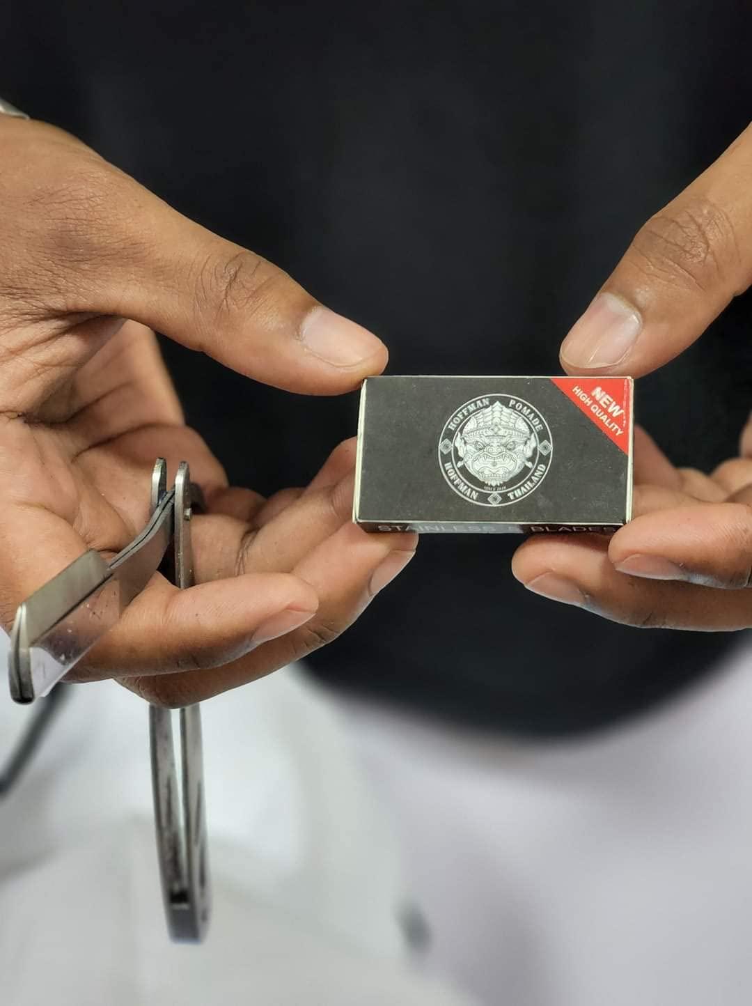 NinthAvenue Basics Double Edge Safety Razor Blades - (100 Count) Hi-Stainless Steel Razor Blades - Fits Most Safety Razors - Super Sharp for Close Shaves - Thailand Quality