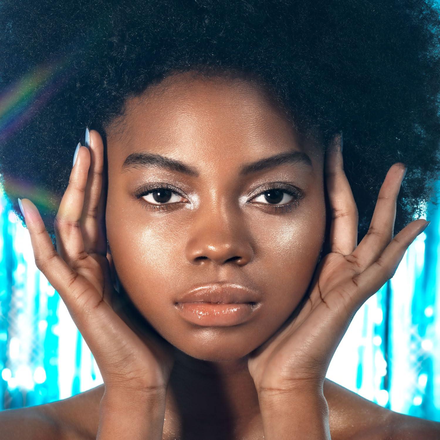 Lottie London Lottie London Diamond Bounce Highlighter in Frosted, Ultra-fine Gel-powder Highlighter with Silver Shimmer for an Icy Iridescent Highlight