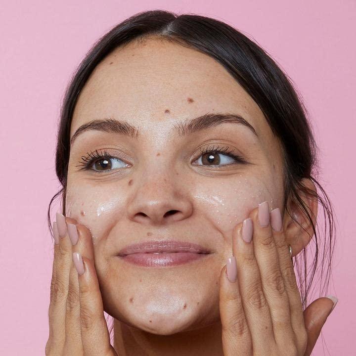 Soap & Glory Soap & Glory Gentle Exfoliating Face Wash & Vitamin C Cleanser - 3-in-1 Exfoliator, Makeup Remover & Hydrating Facial Cleanser for Clean, Smooth & Radiant Skin for All Skin Types (350ml)