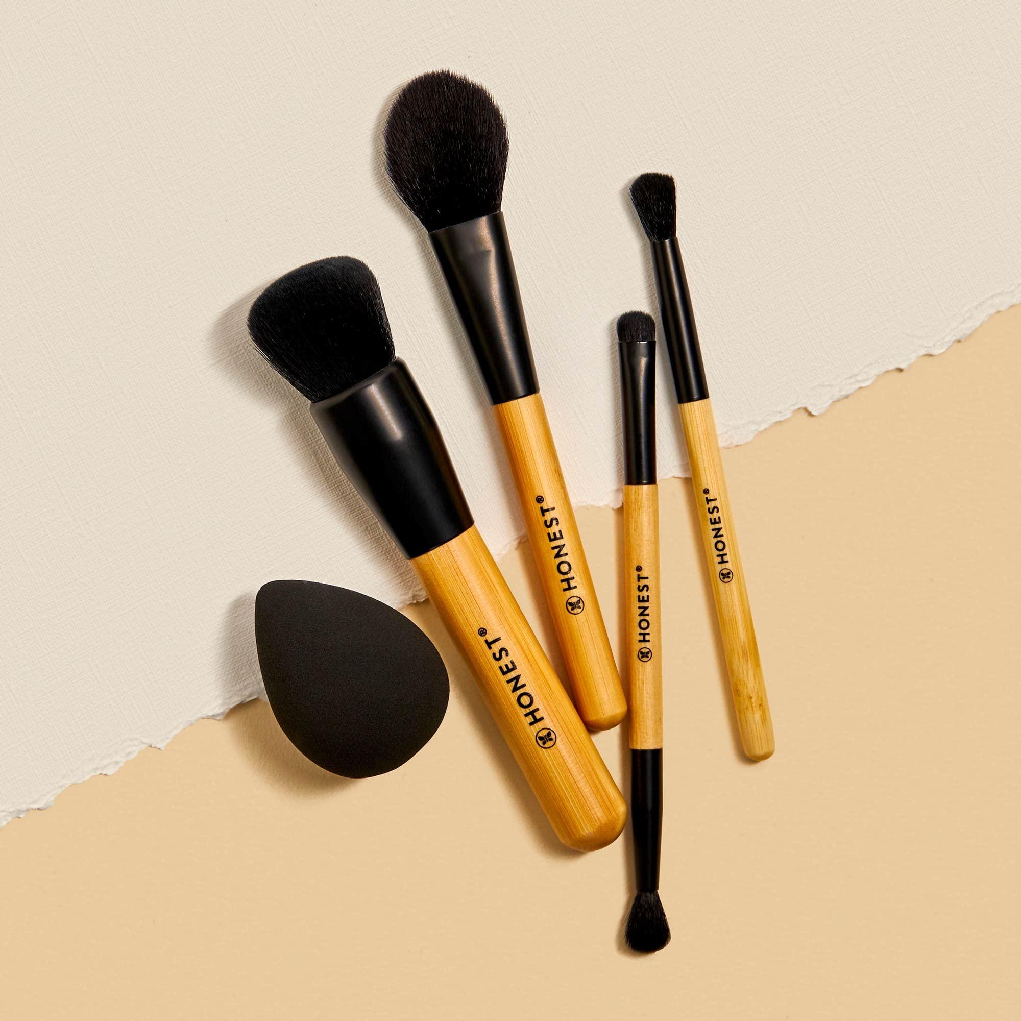 Honest Beauty Honest Beauty Powder Brush | Even Blending for Loose + Pressed Powders | Renewable Bamboo, Synthetic Bristles | Cruelty Free