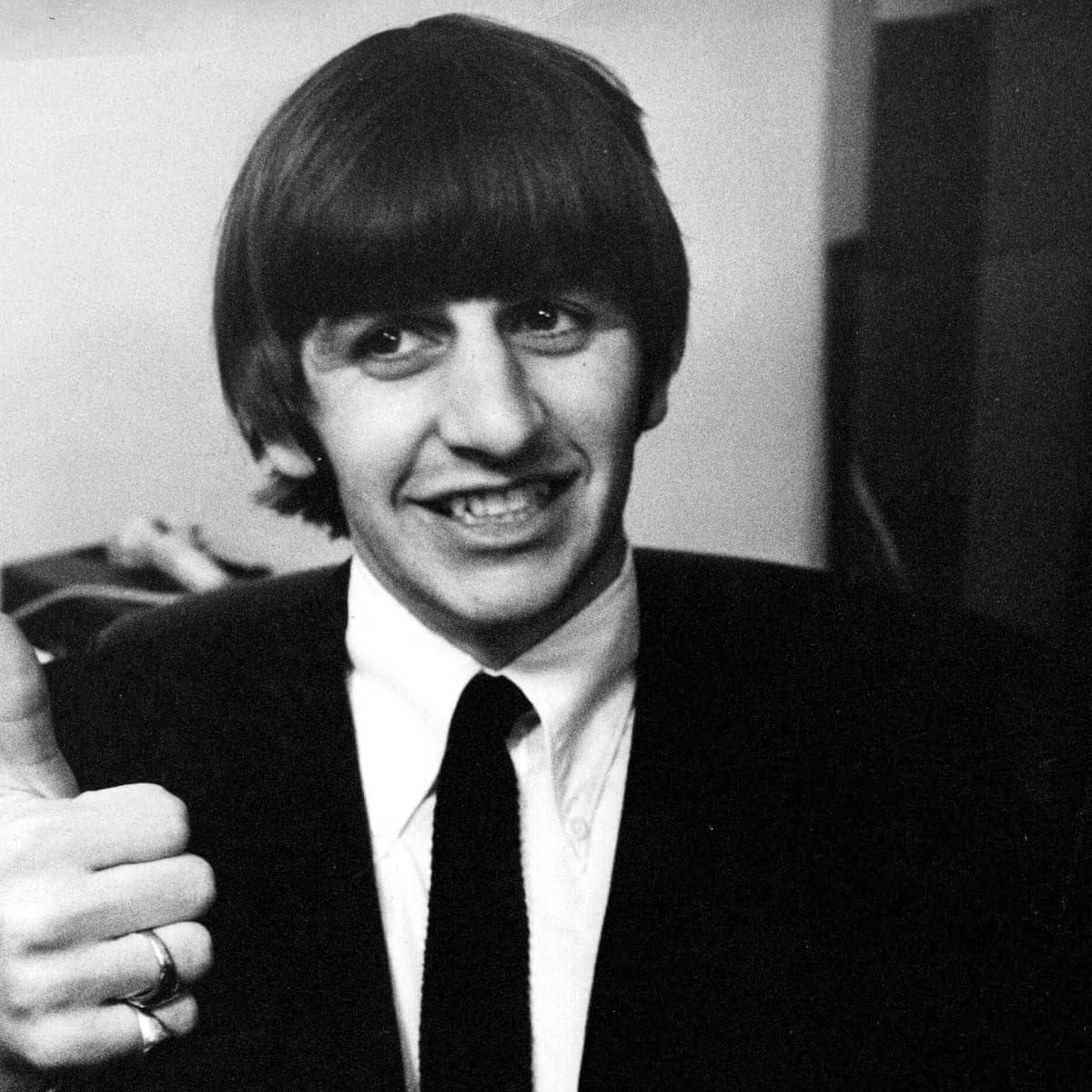 Maxwigs Beatles Ringo color Brown - Starr 60s Beetles Hippie Mop Top Men British Invasion Enigma Peluca Bundle MaxWigs Costume Wig Care Guide