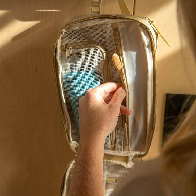 Gravel Gravel Hanging Toiletry Bag  Water-Resistant Dopp Kit for Men & Women (Sand, Slim)