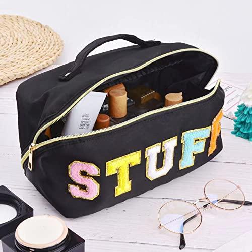 MZLUWM MZLUWM Stoney Clover Dupes Preppy Makeup Bag, Wide Open Cosmetic Bag, Portable Nylon Waterproof Travel Toiletry Bag for Women, Preppy Stuff Makeup Pouch for Girls with Chenille Letter and Handle