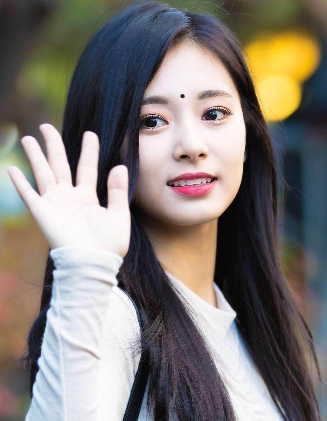 VAMA VAMA Round Black Small Bindi Sticker kumkum bindiya Daily Use Forehead Choti Kali Bindis for Women - 252 Tiklis