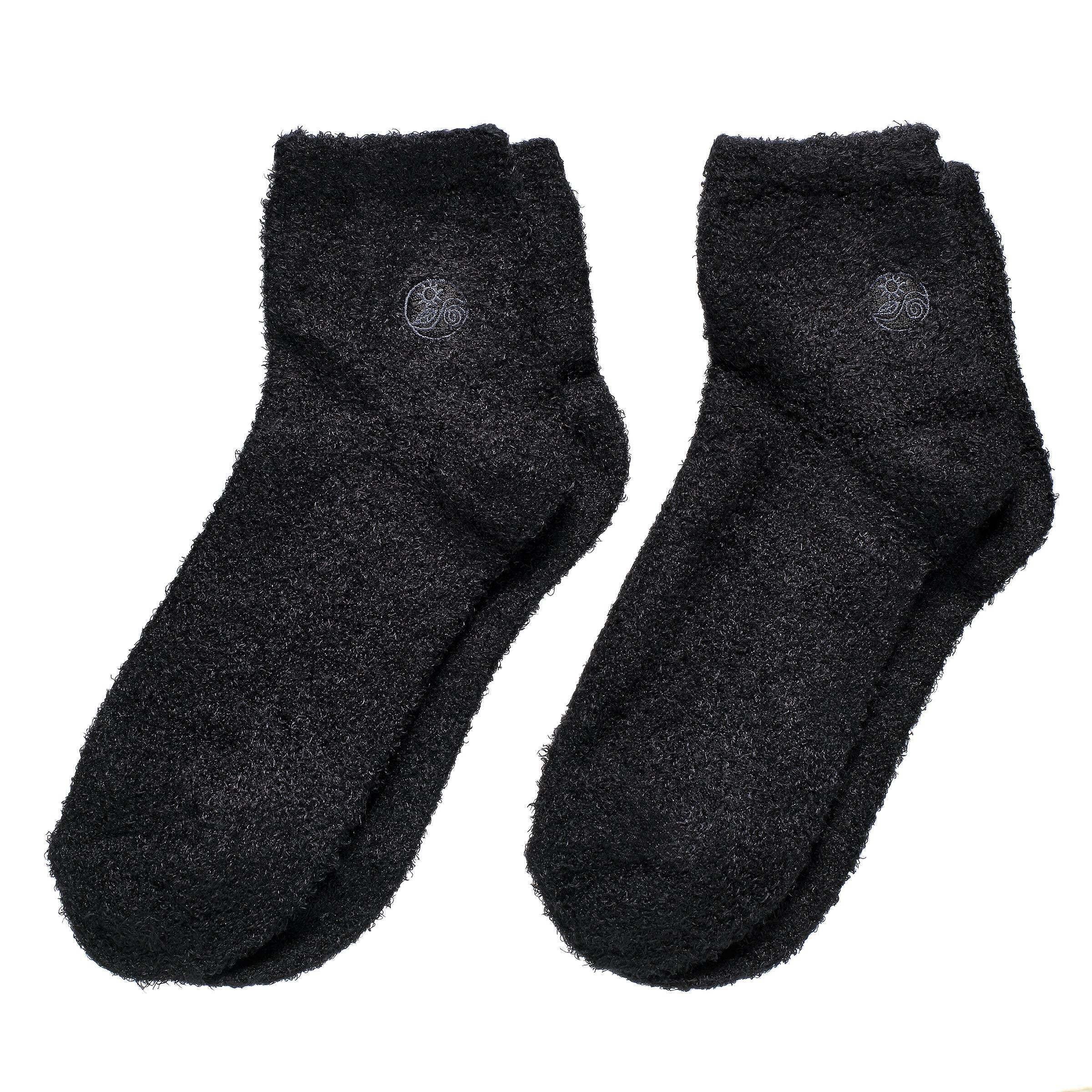 Earth Therapeutics Earth Therapeutics Aloe Vera Socks  Infused with Natural Aloe Vera & Vitamin E  Helps Dry Feet, Cracked Heels, Calluses, Dead Skin - Use with Your Favorite Lotions - Black/Black (2 Pairs)