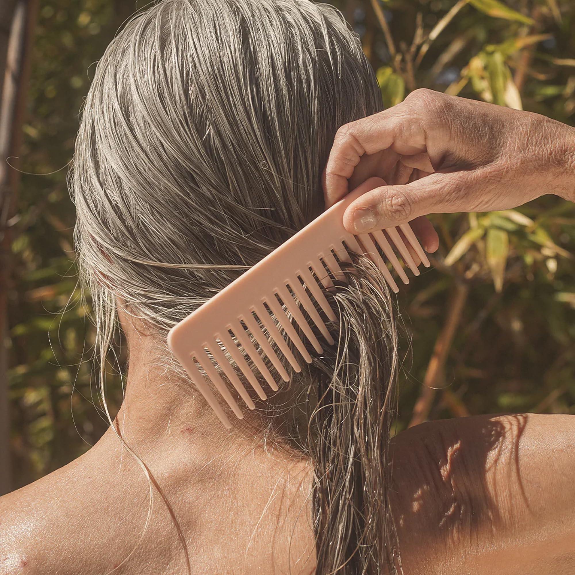 DAE DAE Hair Signature Conditioner & Wide Tooth Comb Bundle