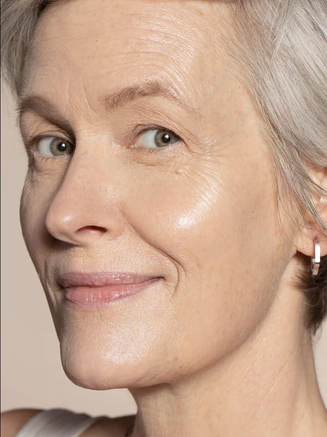 ILIA ILIA - Super Serum Skin Tint SPF 40 | Non-Comedogenic, Vegan, Lightweight to Help Against Blue Light, + Pollution while Hydrating, Smoothing, + Refining (Sombrio ST2.5, 1 fl oz | 30 ml)