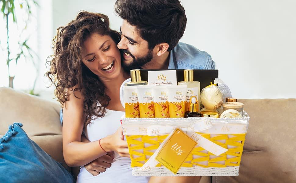 LILY ROY LILY ROY Perfumes Spa Gift Baskets Set Spa Bath Gift Set Bath and Body Gift Basket Set for Women and Men 18 Pcs Gifts Basket Set Spa Kit Christmas Birthday Gifts Set for Fathers Day Mothers Day