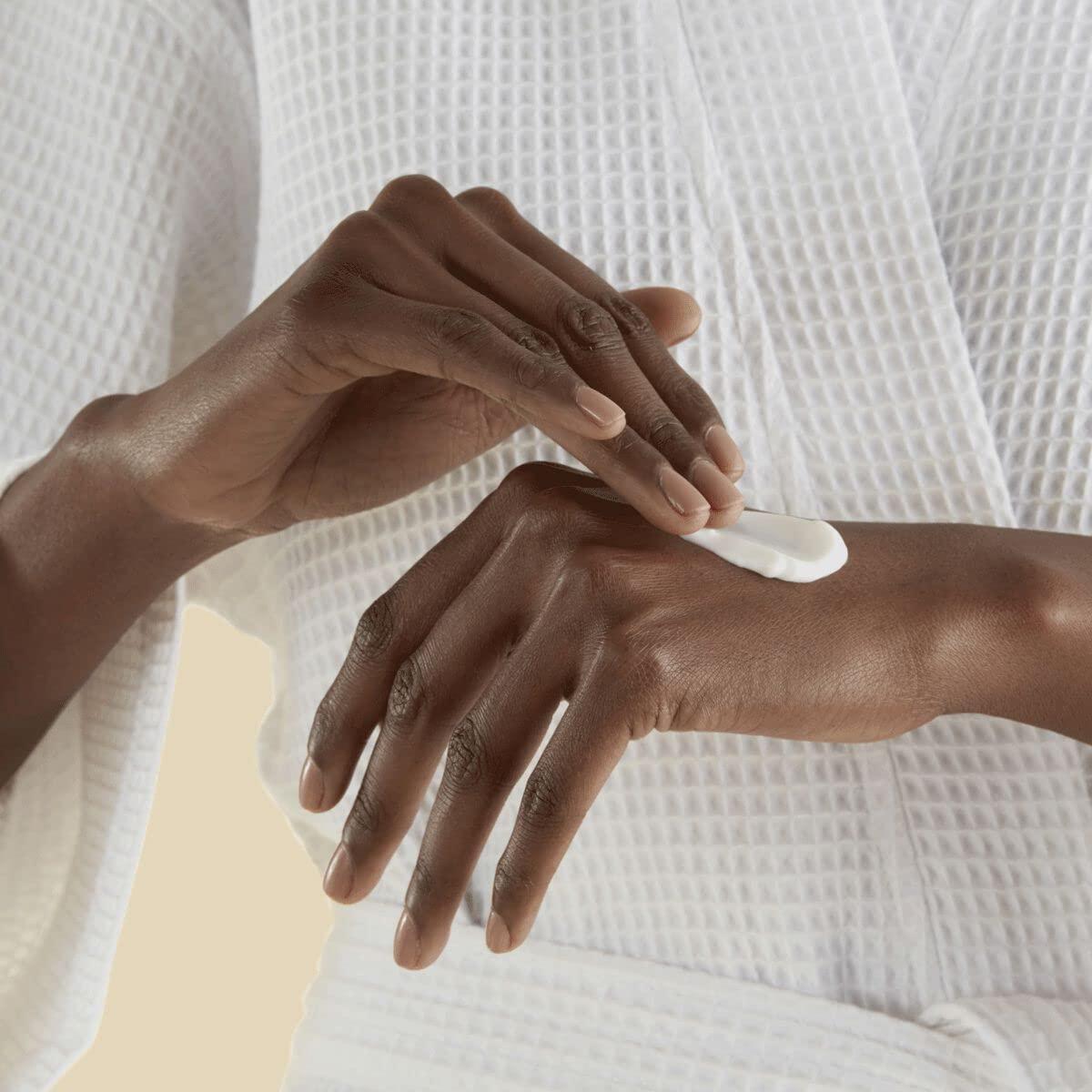 L\'OCCITANE L\'OCCITANE Almond Delicious Hands 5.20 oz