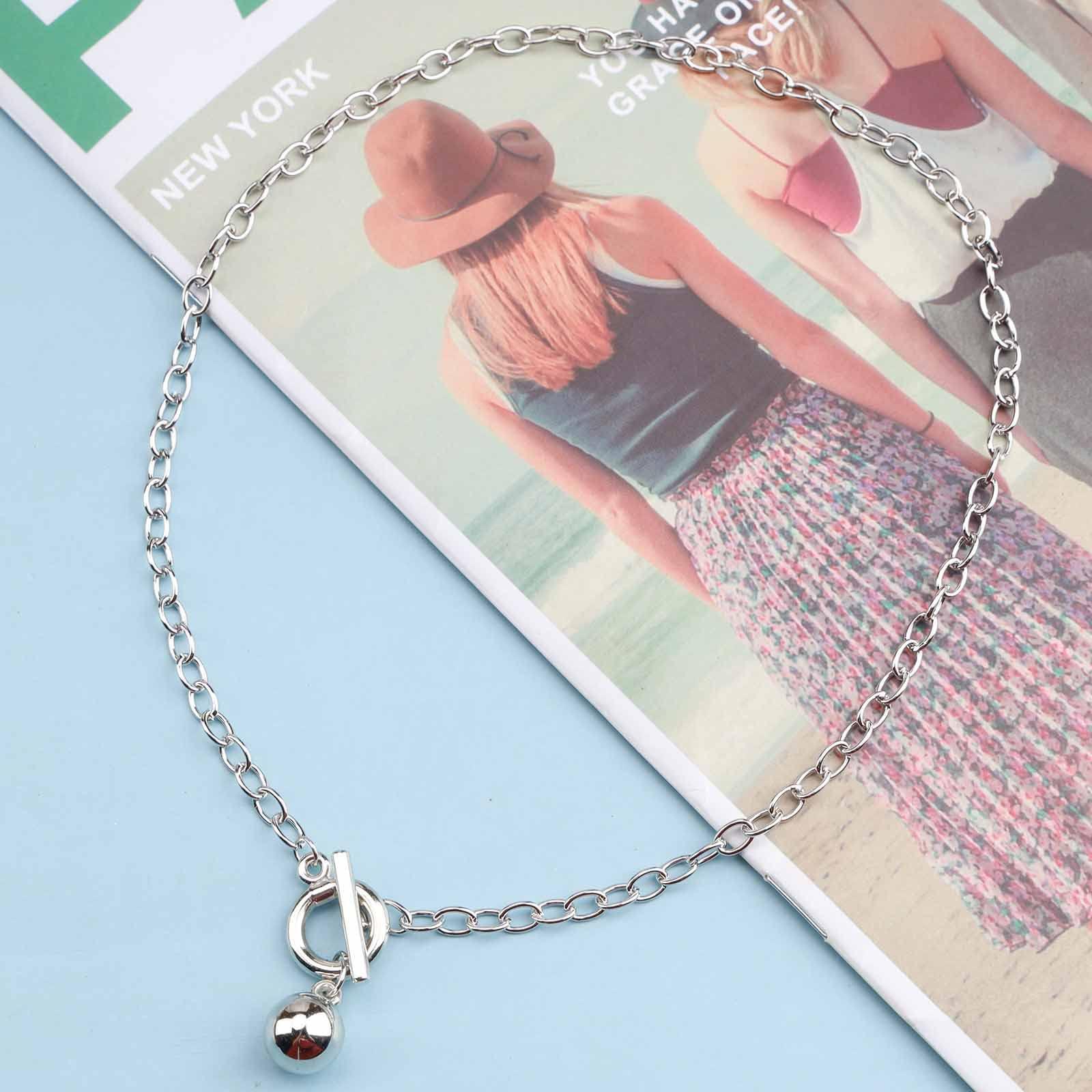 LONGXIN LONGXIN Volleyball Gifts Initial A-Z Personalized Makeup Bag Monogrammed Cosmetic Bags Toiletry Pouch Volleyball Lovers Gifts for Teen Girls Women Friends Coach Players Volleyball Team Gifts (M)