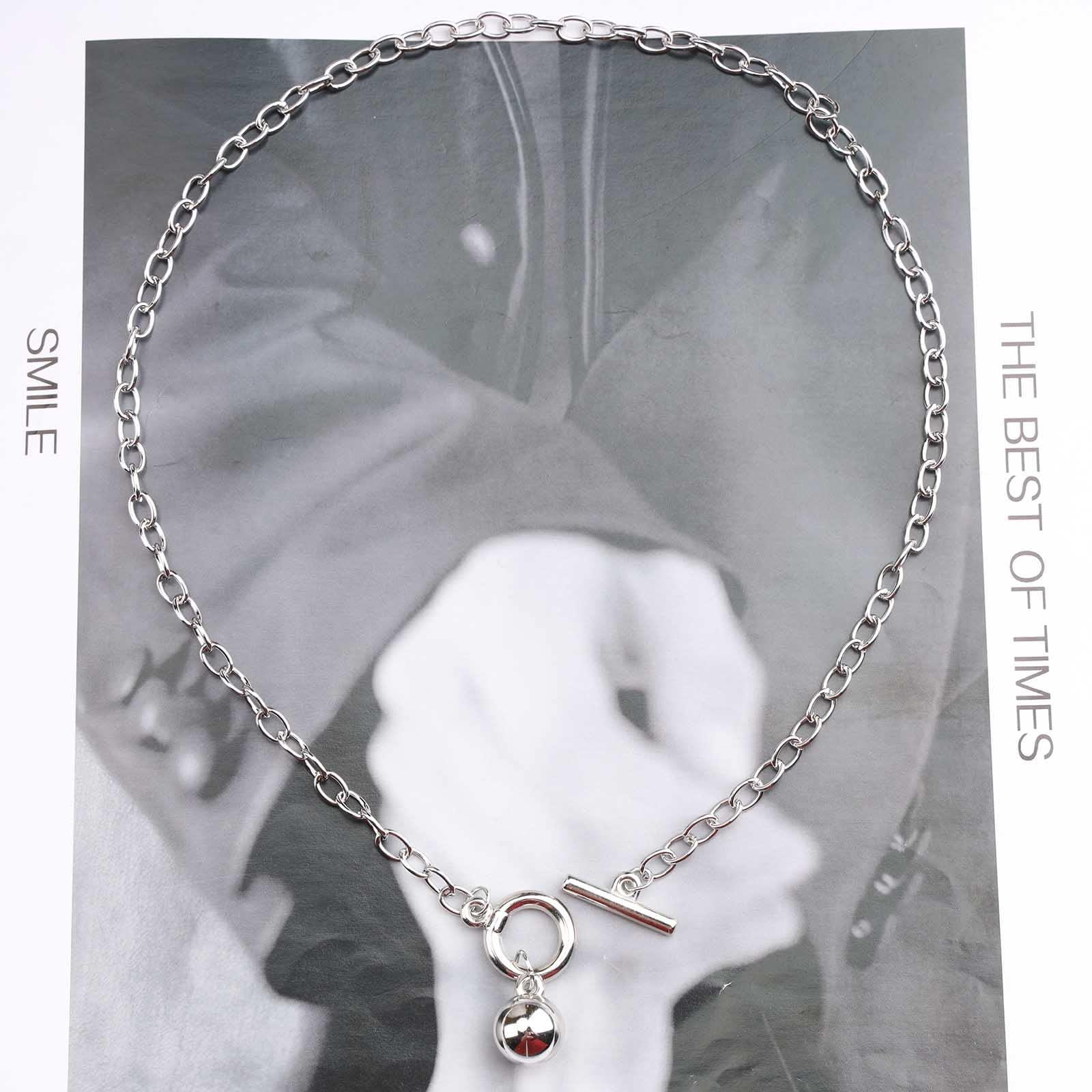 LONGXIN LONGXIN Volleyball Gifts Initial A-Z Personalized Makeup Bag Monogrammed Cosmetic Bags Toiletry Pouch Volleyball Lovers Gifts for Teen Girls Women Friends Coach Players Volleyball Team Gifts (M)