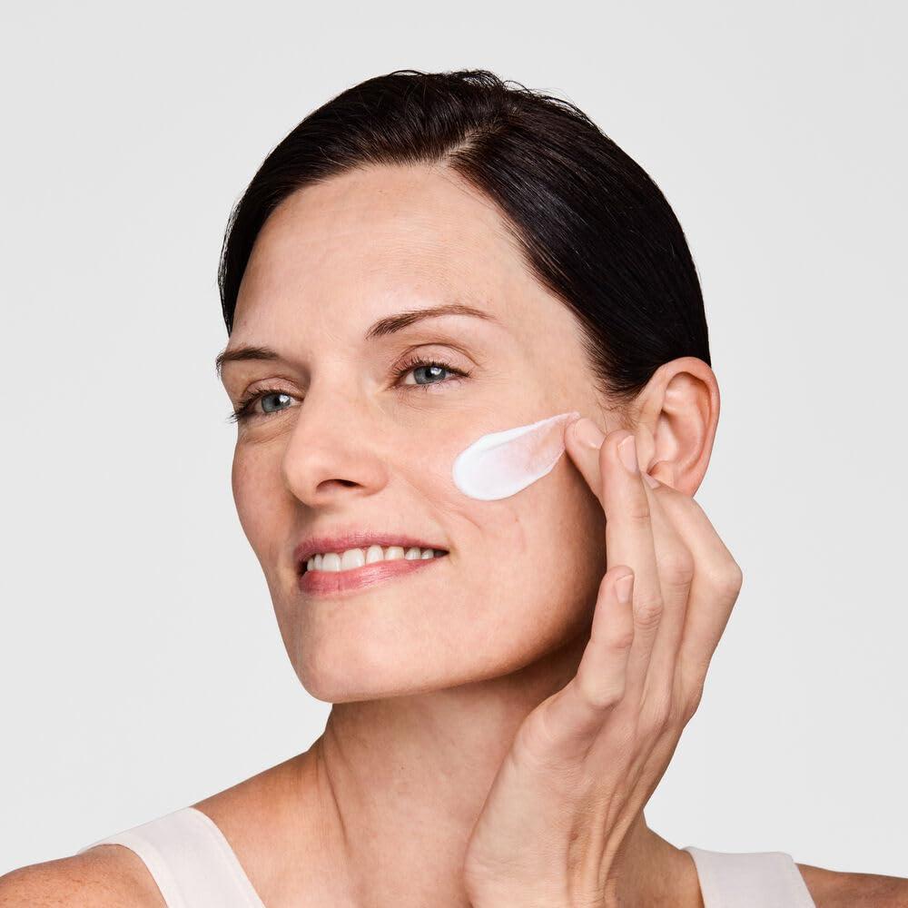 Este Lauder Este Lauder DayWear Multi-Protection Anti-Oxidant 24H-Moisture Cream SPF 15 Anti-Aging Moisturizer for Dry Skin, 1.7 oz.