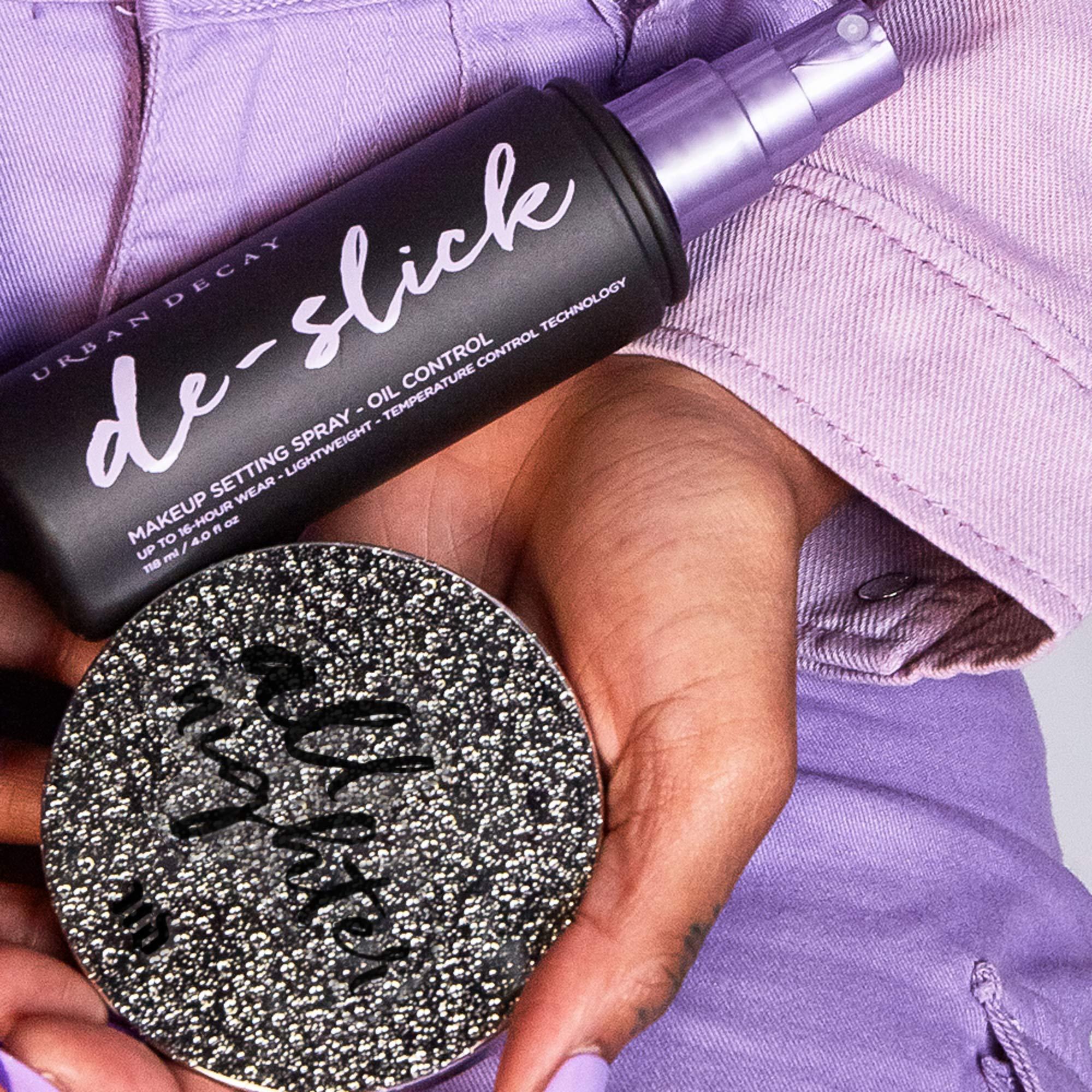 URBAN DECAY Urban Decay De-Slick Mattifying Makeup Setting Spray for Face (Full Size), Waterproof, Smudge-proof, Oil & Shine Control, for Oily Combination Skin, Oil-free, Vegan, Cruelty-free - 4 fl oz